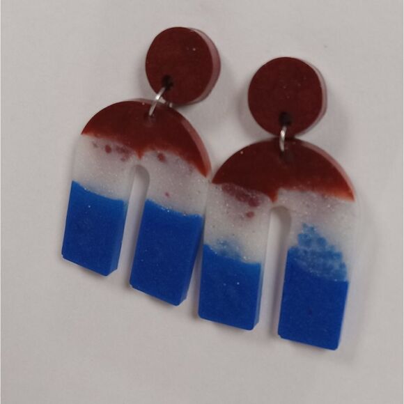 CLEARANCE  Red, white and blue resin stud and arch earrings - Picture 5 of 5